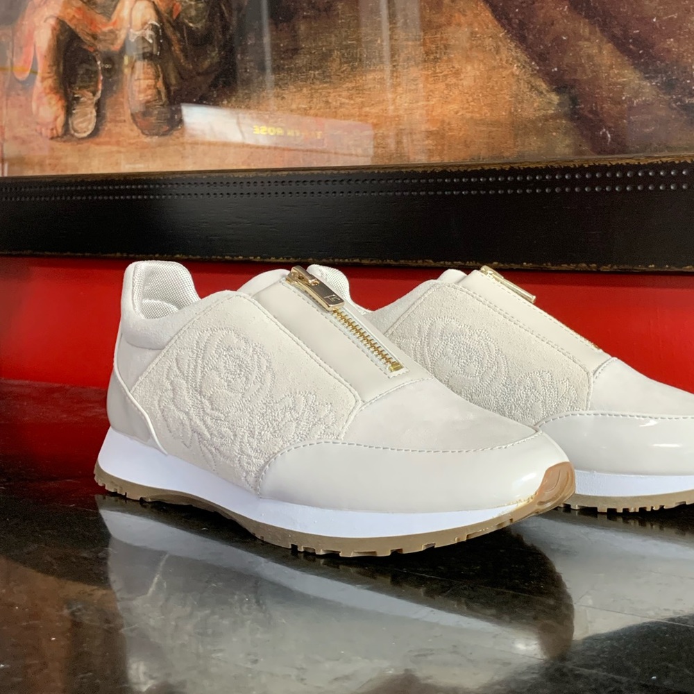 Taryn Rose Suede Zip Sneakers NIB 5 Weatherproof - Picture 1 of 8
